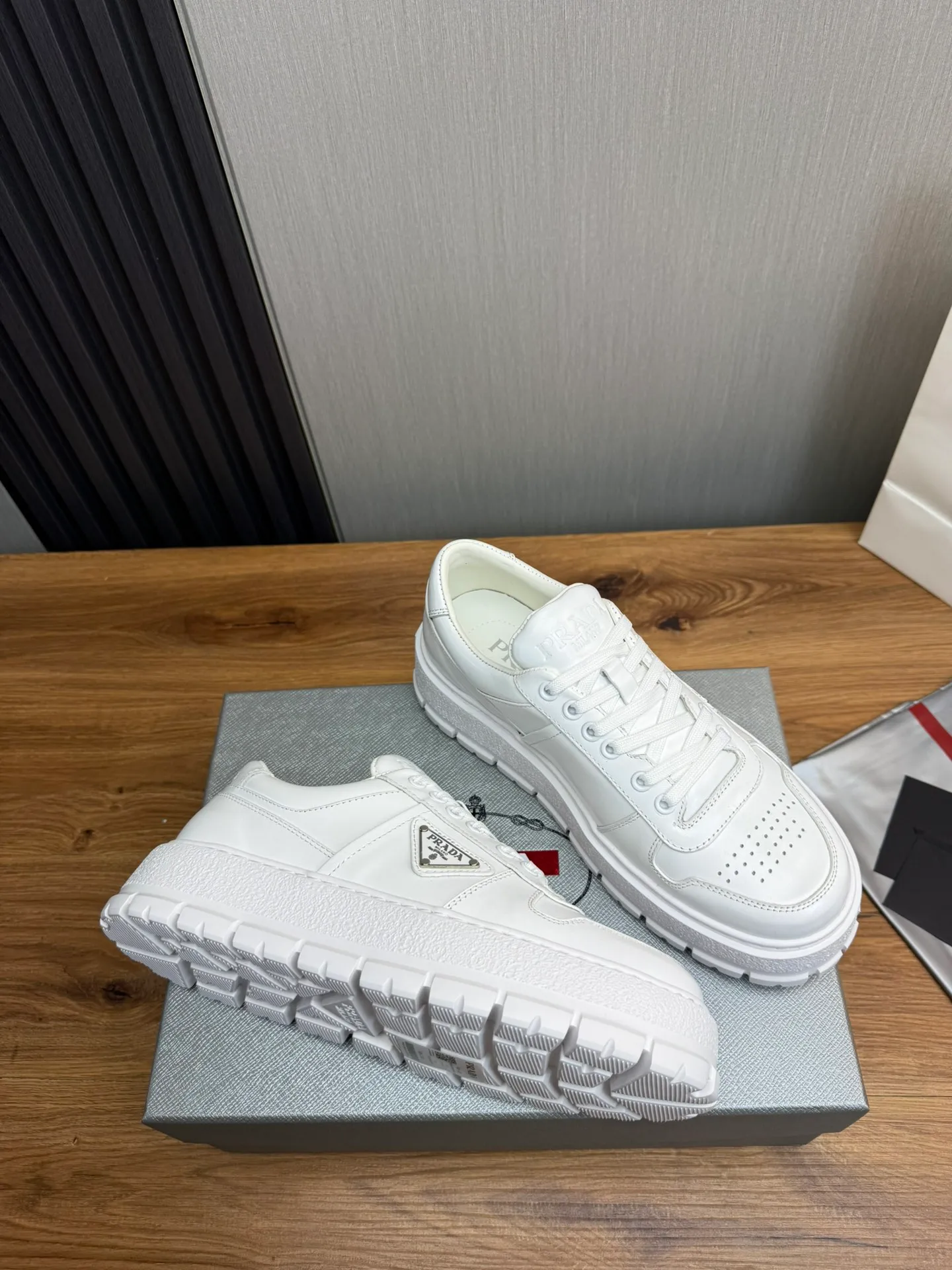 Men's shoes 💰620💰 [PRADA] Autumn and winter hot men's shoes are shipped 👏Official website synchronized ⬆️Original fly-woven cowhide fabric + cowhide lining, 1⃣️:1⃣️reproduction, original sole, 38-45 (45. Customized, non-refundable)